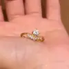 Anillo de Corona de Topacio Francés con Diamante para Mujer, Lujo Ligero, Temperamento, Anillo de Dedo Índice de Gama Alta, Anillo Ajustable para Viajes al Trabajo, Venta al por Mayor