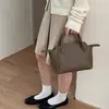 26 modelos nuevos de bolsos negros discretos y texturizados, estilo casual, versátiles para salidas diarias y para ir al trabajo, bolso de mano y bolso de hombro ligeros