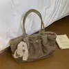 Bolsa de Pelúcia Estilosa para Mulheres 2026 Novo Design de Nicho de Inverno Bolsa Tote Fofa Bolsa de Ombro Único para o Dia a Dia