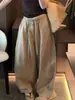 Calça casual cáqui claro de design único, novo estilo outono 2026, calça pantalona afunilada e fluida para corpo tipo pera