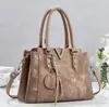 Bolso de mujer texturizado con colgante tejido negro, nueva moda 2026, bolso de mano versátil para mujer, bolso cruzado versátil