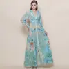 Foto Real de um Vestido Vintage Estilo Corte para Mulheres com Cintura de Amarração, Decote V, Mangas Bufantes, Estampa e Saia Ampla Evasê
