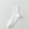 Calcetines de Media Pantorrilla Lisos de Algodón 93% para Hombre, Transpirables Casuales Absorbentes del Sudor para Hombre, Venta al por Mayor Año del Caballo 2026, Envío Gratis
