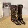 Botas Largas Diarias con Punta y Hebilla 2026 Moda Otoñal para Mujer Botas de Caballero Retro Botas para Pantalón Diseño con Sentido Botas de Cuero