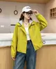 Jaqueta Curta com Capuz Color Block Falsa de Duas Peças Nova Outono 2026 para Mulheres, Jaqueta Casual com Zíper Estilo Coreano para Mulheres Baixas