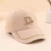 Chapéu com Letra D de Strass Feminino Moda Outono e Inverno Boné de Aba Reta Feminino Boné de Baseball com Pele Espessa Estilo Coreano Casual Tendência