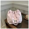 Bolso grande informal de PU suave para mujer, nuevo estilo de otoño 2024, pequeño, fresco, con cordón, bolso de mano de gran capacidad