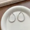 Brincos de Agulha de Prata S925 com Cor Prateada Simples e Elegante, Design Circular Minimalista, Linhas Suaves e um Toque de Luxo para o Dia a Dia