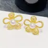 Brincos de Flor Recortada com Pérolas Estilo Novo Japonês e Coreano, Brincos Elegantes de Nicho Frescos e Doces, Brincos com Design Moderno