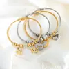 Nueva variedad de colgante de forma estrellas de bebé circón inglés digital pulsera de acero de titanio amor joyería de nicho