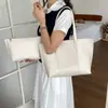 Bolsa tote retrô, minimalista e estilosa para o dia a dia, coleção outono/inverno 2026, design moderno color-block, grande capacidade, bolsa de ombro e bolsa de mão