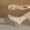 Sandálias de Moda Salto Alto Jingang My45111 para Uso Externo Nova Coleção Verão 2025 Bico Quadrado Salto Grosso Versátil Salto Médio Sapatos Femininos