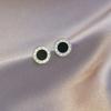 Aretes de acero de titanio de trébol de cuatro hojas con sentido de diseño avanzado, lujo ligero para mujer, diseño nicho, aretes que no se desvanecen, nuevo estilo 2024