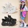 Zapatos deportivos de malla transpirable para niños y niñas, verano 2024, nuevos, suela suave, para niños, blancos, de malla simple, huecos, estilo papá