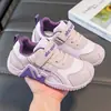 Nuevos zapatos deportivos slip-on de otoño e invierno para niños y niñas, zapatos infantiles de piel con suelas suaves, zapatos casuales de moda
