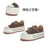 Tenis blancos para mujer hechos de piel de vaca de capa superior, nuevo modelo de otoño 2026, zapatos de plataforma de suela gruesa que aumentan la altura, zapatos casuales versátiles para mujer con efecto desgastado