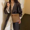 Bolsa transversal de ombro único com design de balde retrô nova bolsa versátil de outono para mulheres nicho 2026 moda casual