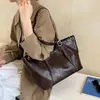 Bolso Grande de Cuero Suave Estilo Motocicleta para Mujer 2026 Nueva Moda Versión Coreana Bolso de Mano Bolso Sencillo de un Solo Hombro para el Trabajo