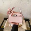 2026 Verão Nova Bolsa Estilo Coreano Texturizada Bolsa Kelly Simples para o Dia a Dia Feminina Bolsa Transversal de Ombro Feminina