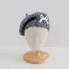 Bonita boina de bebé con lazo, boina de hilo floral, boina retro artística de otoño e invierno para niños, disponible en varios colores