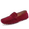 Mocassins masculinos sem cadarço, novo modelo de outono, estilo British old money, sapatos casuais baixos de camurça para o dia a dia