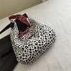 Bolsa Chaleco de Retazos de Doble Cara Nuevo Retro Verano 2025 Bolso de Hombro Bolsa de Compras de Gran Capacidad Bolso Tote Bolsa de Celebridad de Internet para Mujer