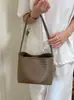 Yue Zi 2026 Verano Nuevo Bolso de Cuero Suave Tejido Cruzado Bolso Yuanbao de Moda Versátil Bolso de Hombro