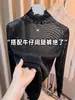 Camiseta Negra de Manga Larga con Cuello Medio Fruncido para Mujer, Corte Ajustado, Versátil, Rejuvenecedora, Top Básico de Lentejuelas de Alta Gama
