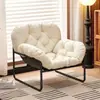 Nuevo sillón individual de diseño, un sofá lujoso y cómodo para la sala de estar, adecuado para apartamentos pequeños, dormitorios y balcones, con estilo italiano