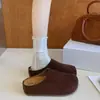 Novas sandálias slip-on casuais e estilosas para mulheres 2026, com sola grossa, bico fechado e um estilo confortável e fácil de usar, perfeitas para o outono