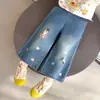 Nueva Toalla Bordada de Dibujos Animados de Otoño Jeans 2026 Versión Coreana Pantalones Rectos Escolares para Niñas Ropa Infantil al Por Mayor