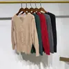 Cardigã liso estilo Miyake para mulheres, coleção de outono, gola redonda, de abotoamento simples, manga longa, peça externa fashion para trabalho ou uso casual
