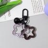 Llavero con colgante de estrella de cinco puntas hueca de color creativo, colgante de campana de acrílico, auricular para niña, decoración de bolso