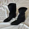 Botas western retrô francesas de pele de carneiro com saltos grossos e bico fino, botas de montaria simples de cano médio emagrecedoras para mulheres