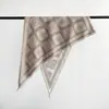 Chal Manta de Imitación Cachemir Estilo Coreano para Oficina Bufanda Cálida para Otoño e Invierno Chal Cardigan Triangular para Mujer Venta al por Mayor
