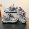 Novos tênis dad retrô estilo coreano 2026, sapatos casuais respiráveis de malha para atividades ao ar livre para meninas, e tênis de corrida da moda para meninos