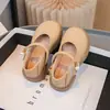 Sapatos de couro para meninas, nova coleção de verão 2024, sapatos de princesa estilosos, estilo coreano, sola macia, sapatilhas antiderrapantes, sapatos de couro versáteis para crianças