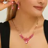Conjunto de Joias Colorido de Duas Peças com Colar e Brincos em Acrílico com Design Floral Colorido e Liga de Zinco Cor Dourada - Versátil