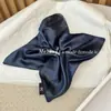 Pañuelo Cuadrado de Tela de Cuero Sintético Estilo Coreano para el Cabello con un Toque de Lujo, Elegante Diadema para Peinados de Moño con Acabado Brillante