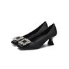 6388-2 Sapatos de salto quadrado femininos, novos sapatos femininos de outono de 2025, salto agulha raso, strass, fivela quadrada, temperamento, sapatos únicos