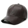 Gorra de béisbol de cuero liso de color sólido transfronteriza sombrero para exteriores para hombres de mediana edad y ancianos con terciopelo grueso resistente al viento cálido sombrero de pico