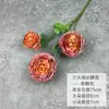 Flores de Lótus Artificiais de Três Cabeças com Bordas Queimadas, Flores Feitas à Mão para Casamentos, Flores Artificiais de Seda para Decoração de Cena de Casamento e Arranjos de Chão