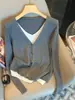 Top de punto elegante de algodón y seda con cuello en V, falso dos piezas, bloques de color, manga larga para mujer, nuevo otoño 2026, top suave para mujer