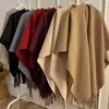Xale de Lã Quente com Franjas e Fenda para Viagem Feminino Outono e Inverno Capa Jaqueta Espessa Estilo Xale para Foto de Viagem