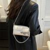 Bolsa feminina 2024 primavera e verão bolsa quadrada pequena brilhante bolsa de ombro mensageiro com corrente textura ocidental bolsa de menina moda