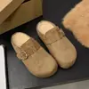 Zapatos tipo Birkenstock con suela gruesa y tacón oculto, con pantuflas de media punta cerradas de felpa para mujer, para usar en exteriores, nuevo estilo 2026, pantuflas de algodón con pelo retro de invierno