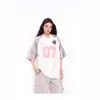 Camiseta de Manga Corta con Estampado de Retazos Raglán Estilo Retro Americano para Mujer, Top Casual de Verano Estilo Deportivo, Jersey Holgado con Cuello en V Moderno