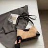 Bolsa de Axila Feminina 2025 Nova Tendência Outono e Inverno Bolsa de Ombro Retrô Moda Popular Saída Roupas de Trabalho Bolsa Transversal Feminina
