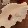 Pendientes de perla de dos colores para mujer, nuevos pendientes de otoño e invierno de alta calidad, populares en rojo, sin clip, para mujer 2023