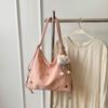 Design Sense Butterfly Bolsa de Grande Capacidade Feminina 2024 Verão Nova Moda Bolsa de Ombro All-match Estilo Ocidental Mochila Distinta